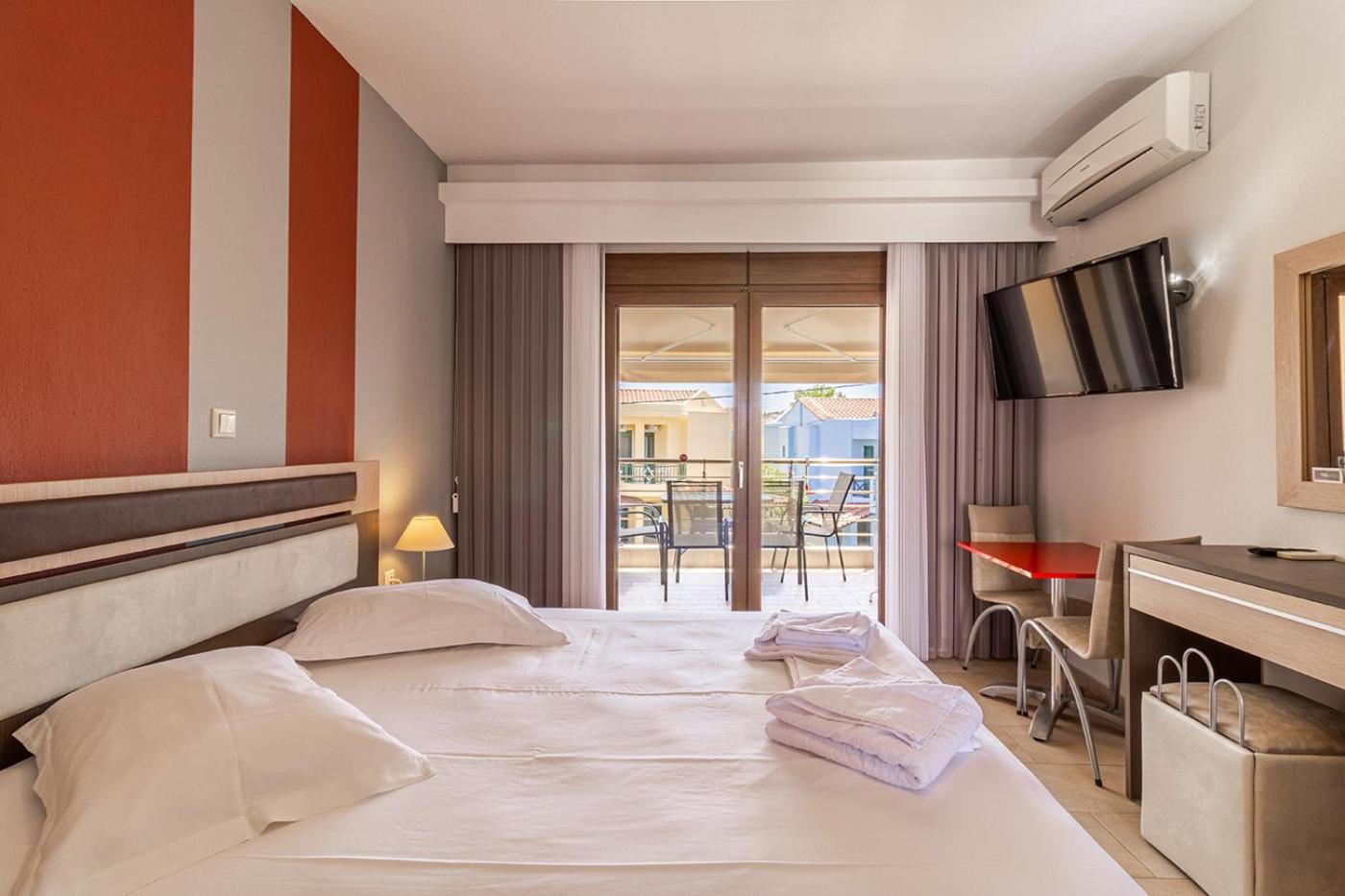 Dafni'S Seaside Luxury Studios Nikiti  Buitenkant foto
