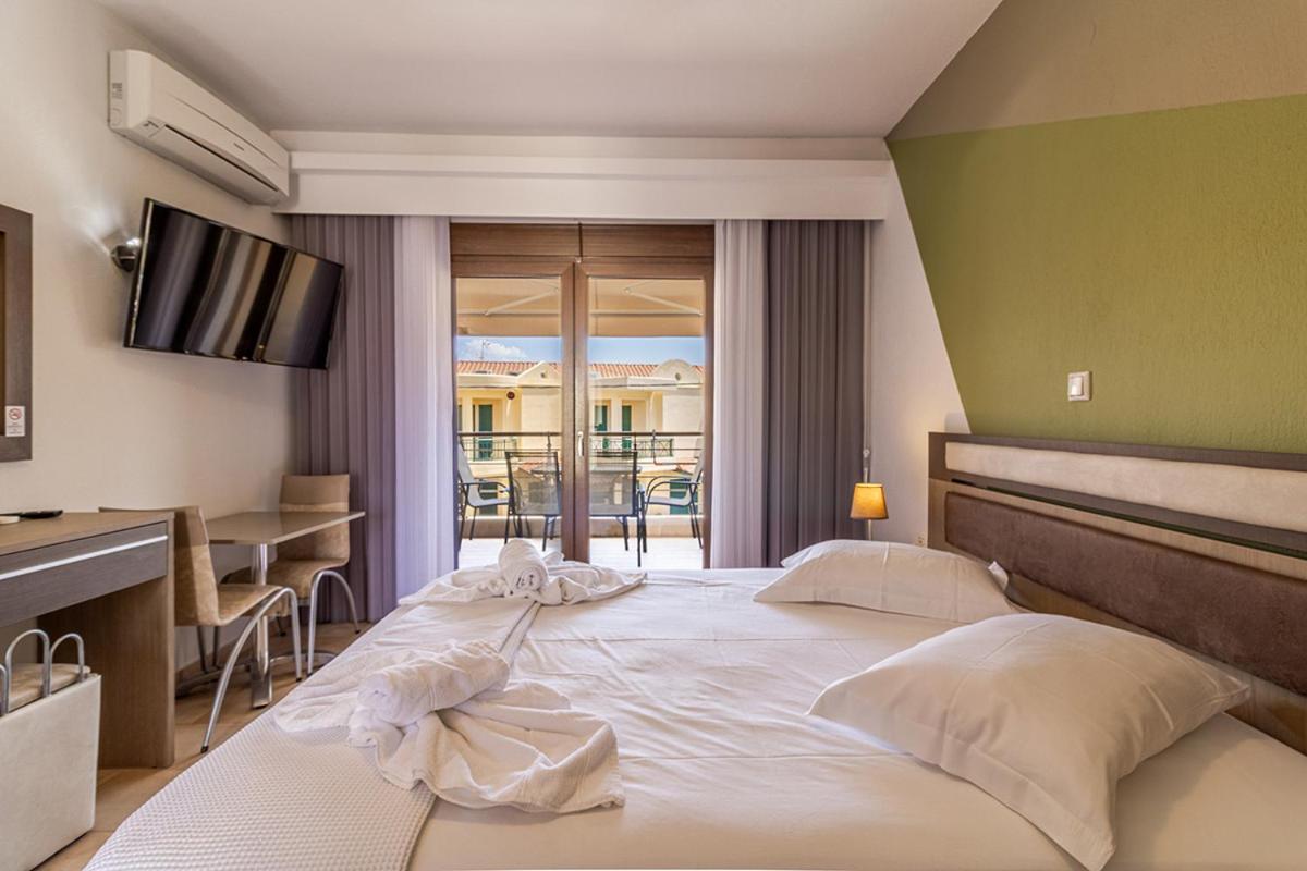 Dafni'S Seaside Luxury Studios Nikiti  Buitenkant foto
