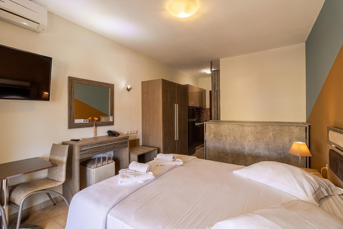 Dafni'S Seaside Luxury Studios Nikiti  Buitenkant foto