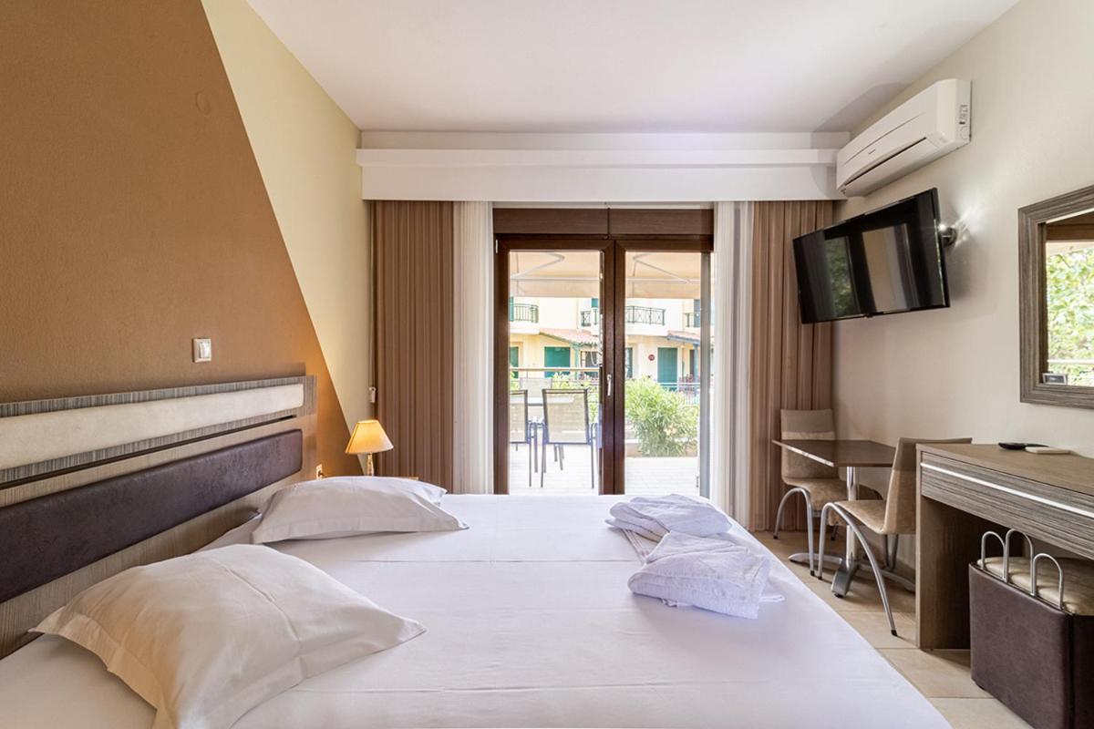 Dafni'S Seaside Luxury Studios Nikiti  Buitenkant foto