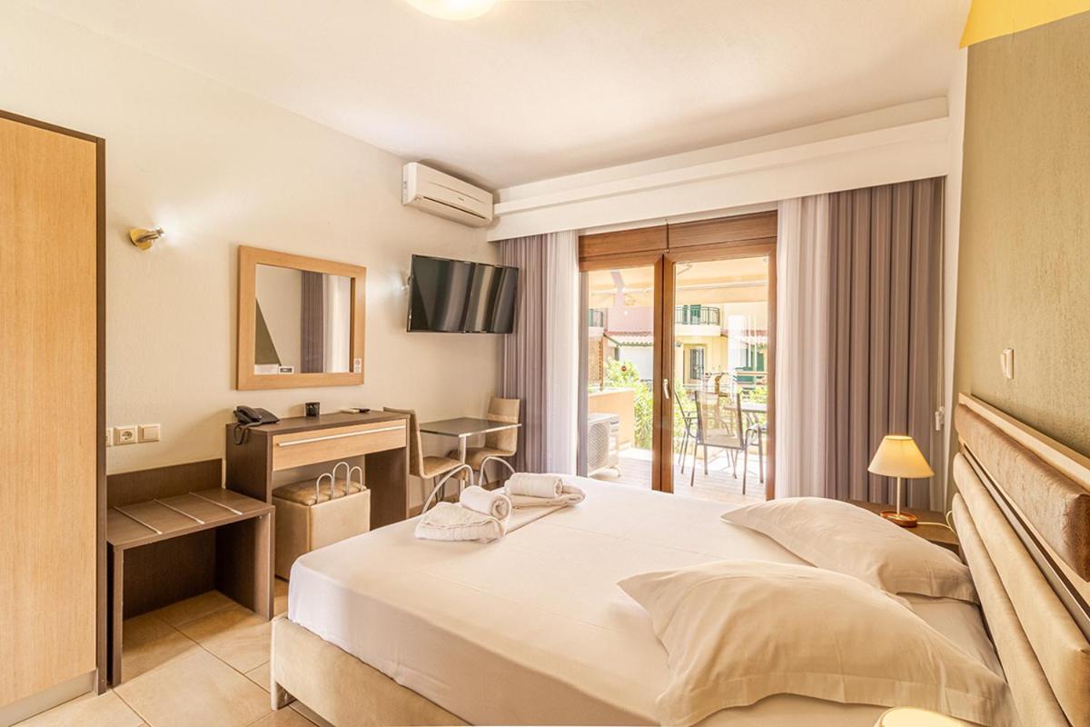 Dafni'S Seaside Luxury Studios Nikiti  Buitenkant foto