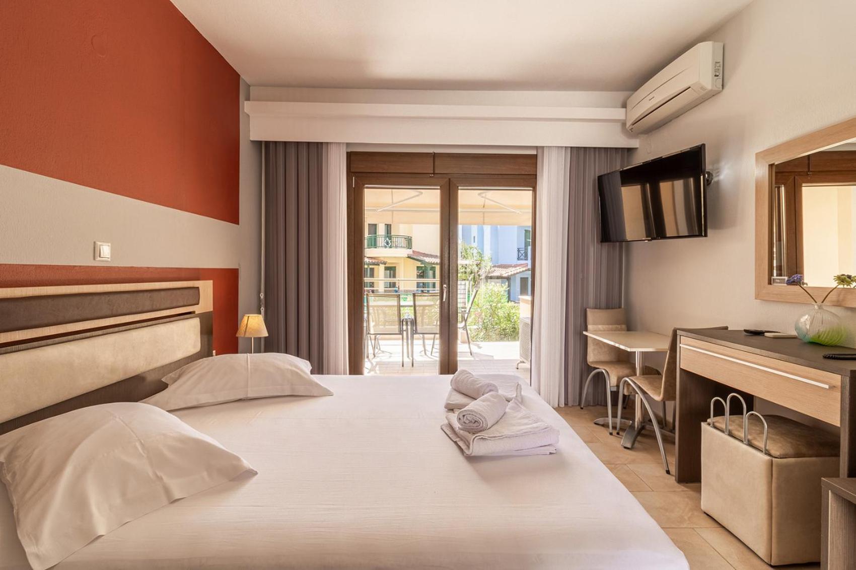 Dafni'S Seaside Luxury Studios Nikiti  Buitenkant foto